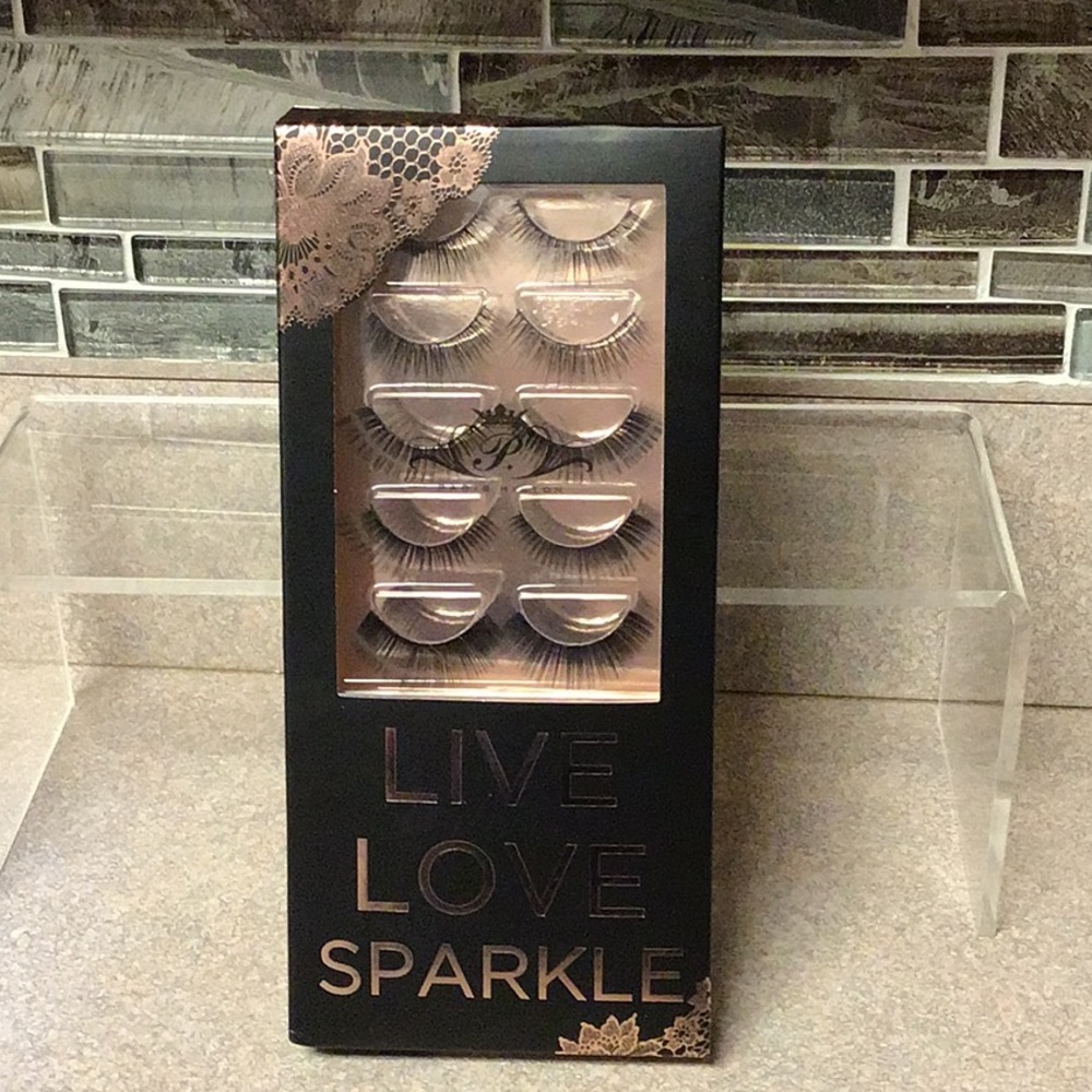 Paris Hilton - 5 Pair Lashes & Glue